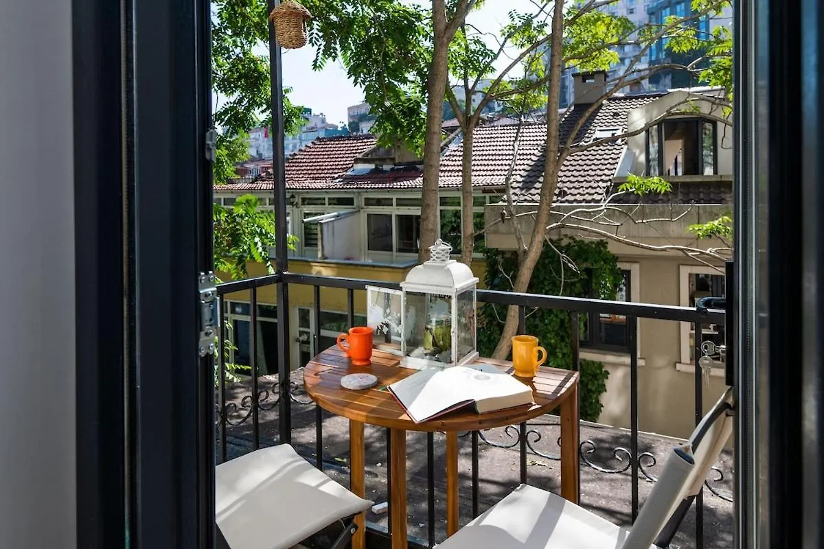Apartment Rum Otto Enjoy Relax 30 Sec To Taksim Bathtub Istanbul