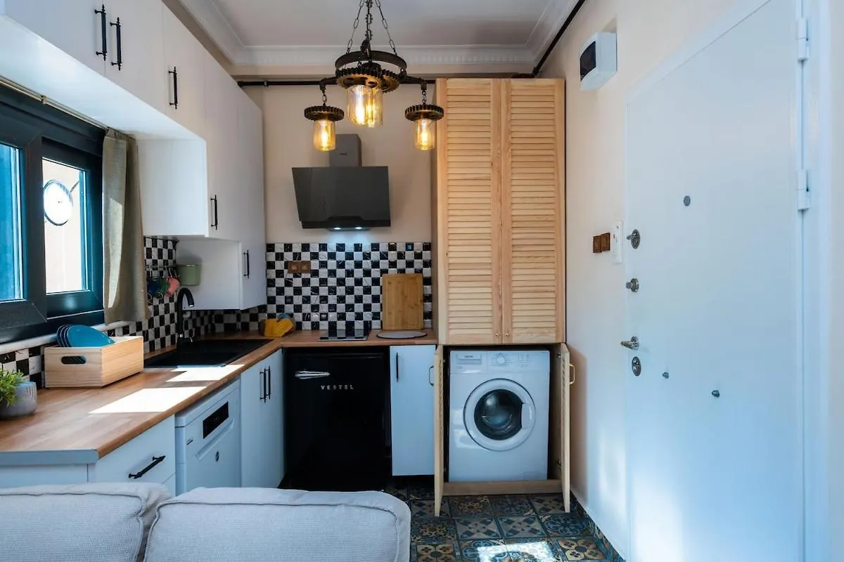 Rum Otto Enjoy Relax 30 Sec To Taksim Bathtub Istanbul Apartment