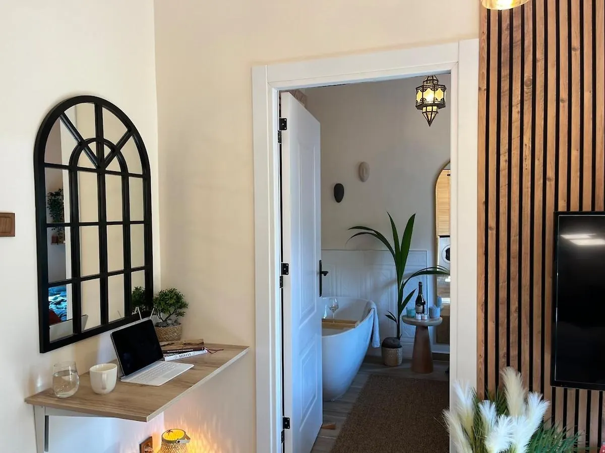 Apartment Rum Otto Enjoy Relax 30 Sec To Taksim Bathtub Istanbul