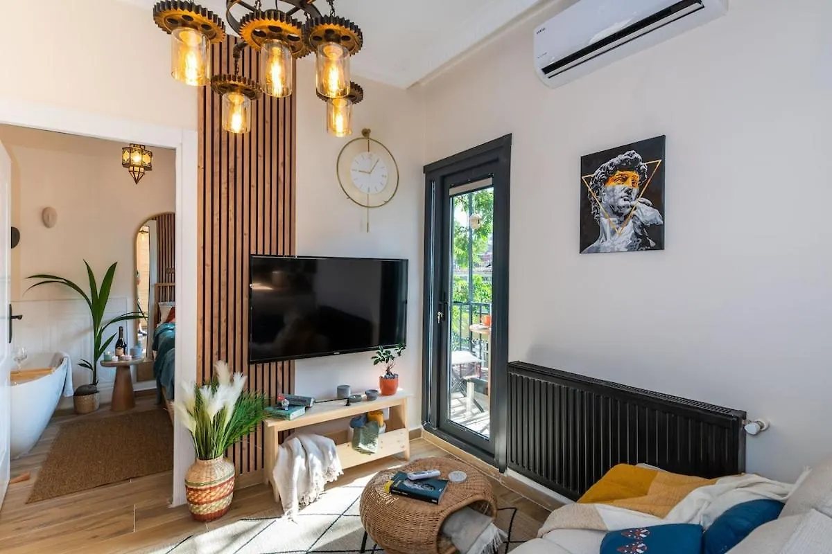 Rum Otto Enjoy Relax 30 Sec To Taksim Bathtub Istanbul Apartment